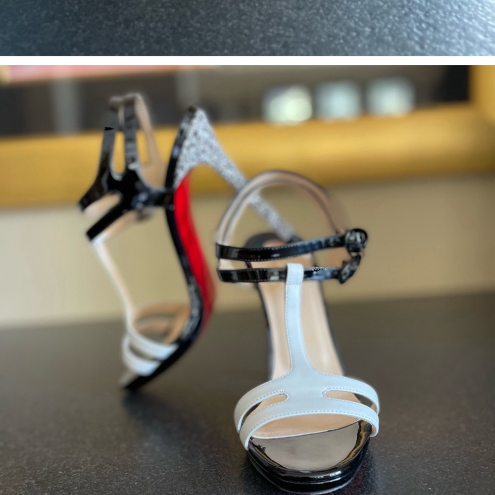 Christian Louboutin - Picture 4 of 11